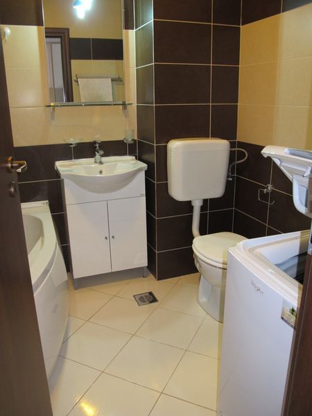 Berceni, semistradal, 5 min. metrou si piata, parcare inclusa