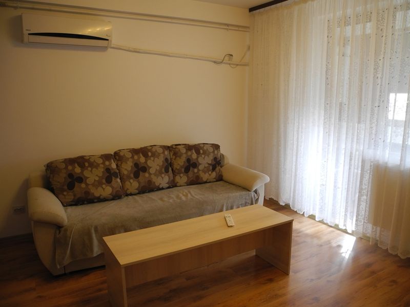 Berceni, semistradal, 5 min. metrou si piata, parcare inclusa